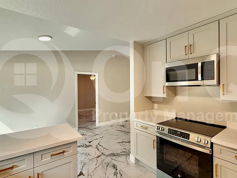 1510 E Taro Ln — Photo 5