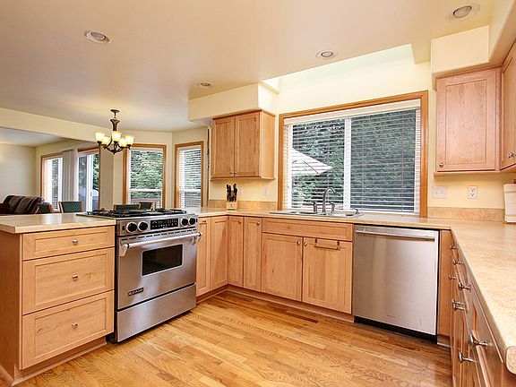 3rd image of 18614 214th Ave NE