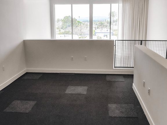 5th image of 733 N Hudson Ave APT 217