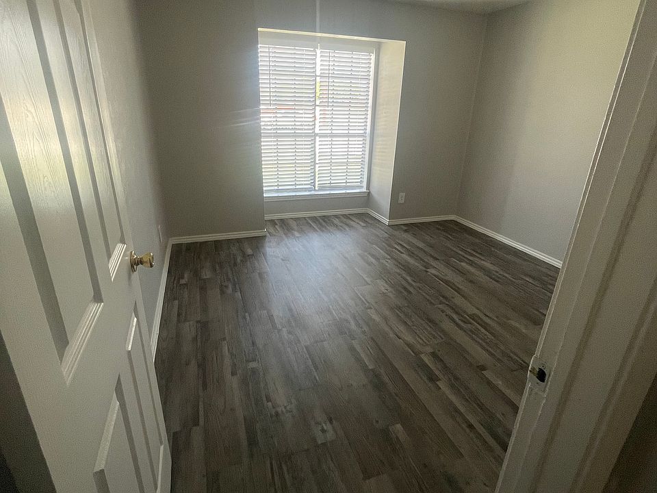 2nd image of 1550 E Miller Rd #103