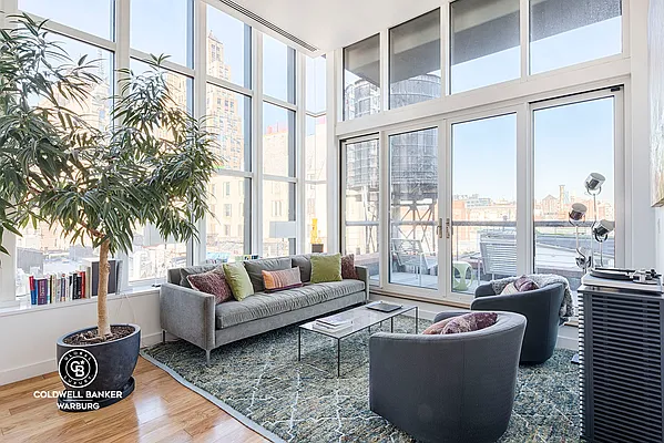 Rented by Coldwell Banker Warburg | media 15