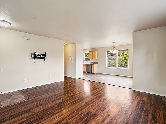 5th image of 61095 Borden Dr