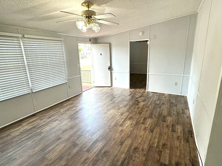 112 Josie Ct — Photo 2