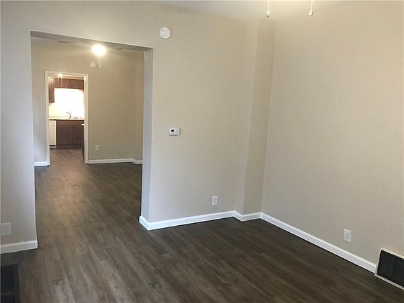 4th image of 1160 W 22nd St