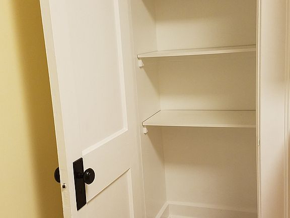 5th image of 402 Taylor Ave APT 1