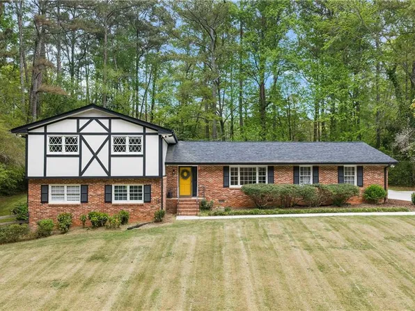 4924 Mountclaire Rd, Stone Mountain, GA 30087