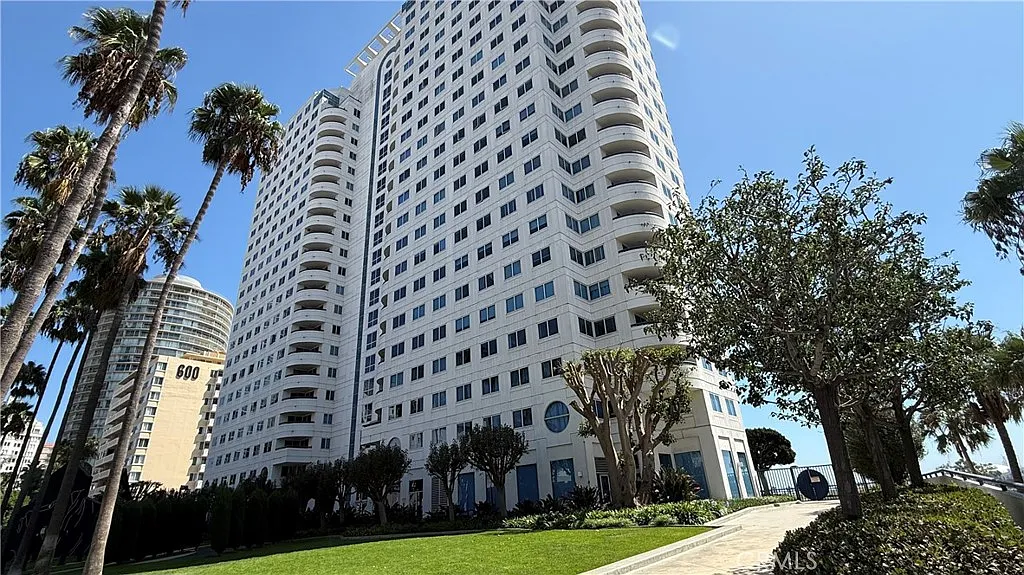 2 bed, 1313 sqft, $4,195 — Photo 2
