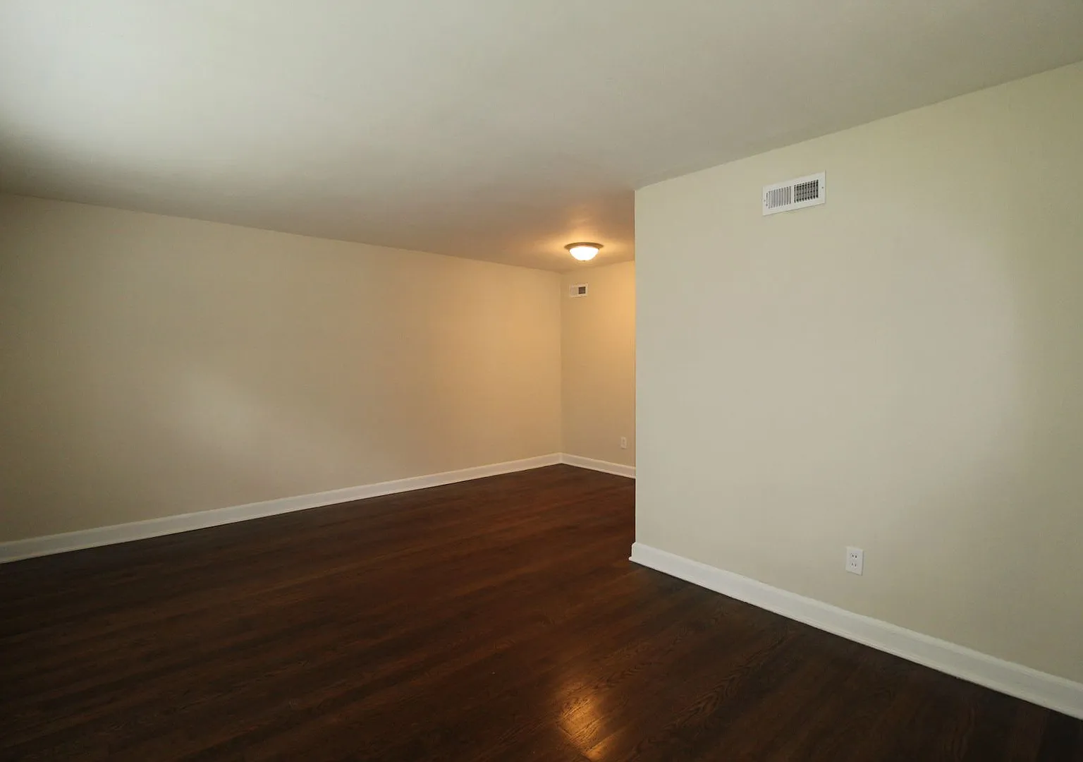Fully Renovated 1 Bedroom 1 Bath in North Kansas City — Photo 4