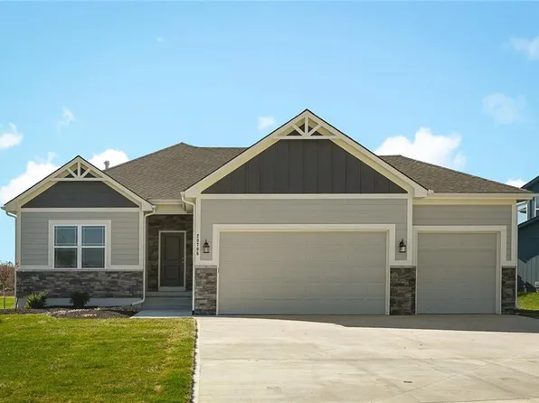 11201 E 207th St, Peculiar, MO 64078