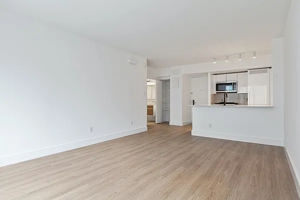 Rented by Greystar | media 4