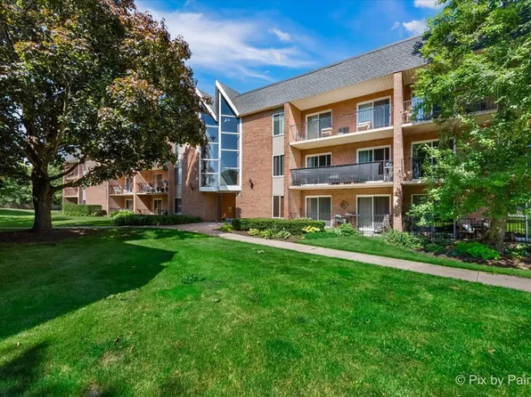 1052 N Mill St APT 210, Naperville, IL 60563