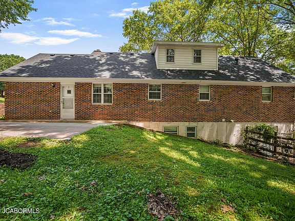 4th image of 2206 Scenic Dr