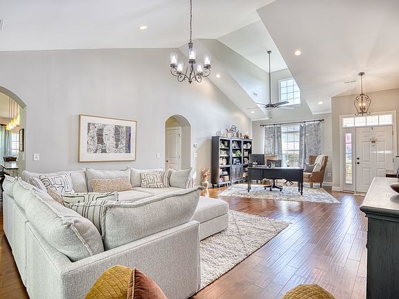 4th image of 141 Camrose Way
