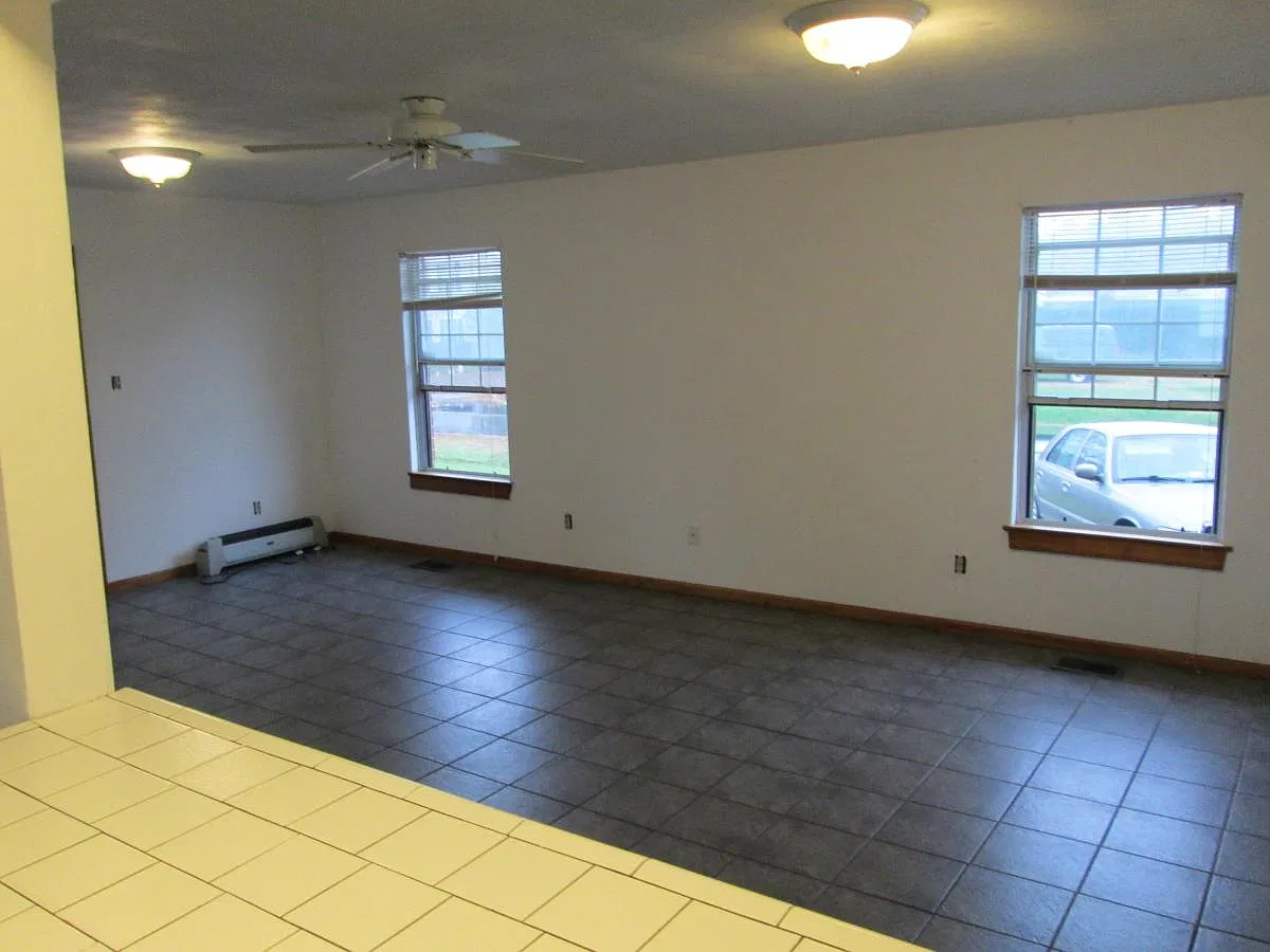 4 bed, 2400 sqft, $2,800 — Photo 3