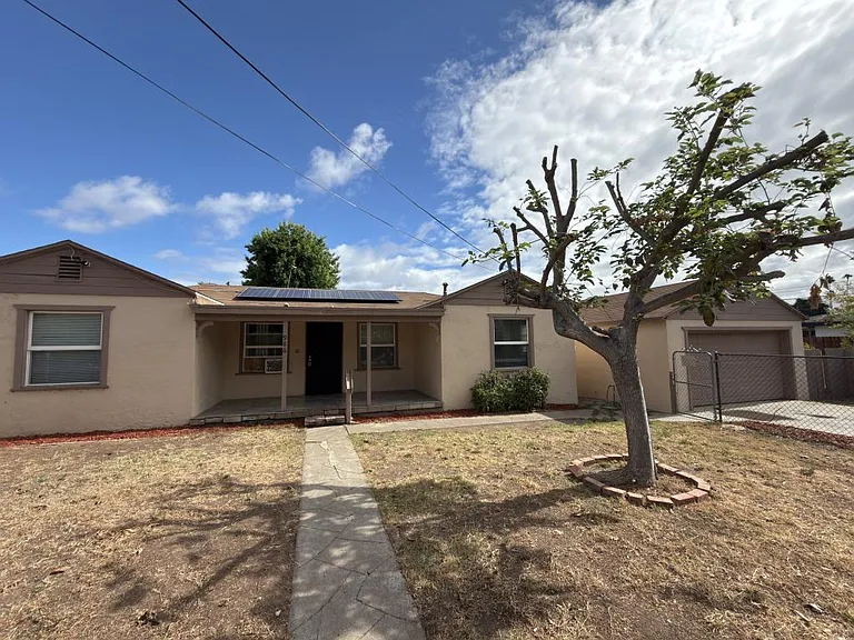 986 Merritt Dr — Photo 1