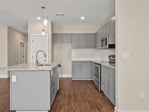 4th image of 3621 Bonnie Brae St