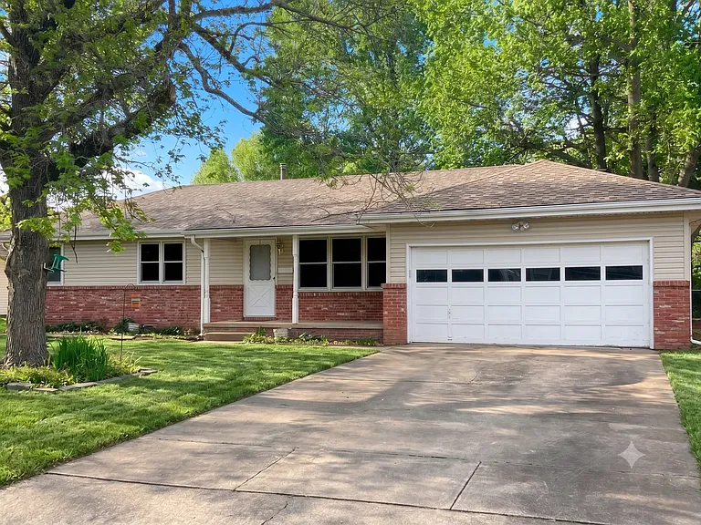 1258 E Edgewood St — Photo 1