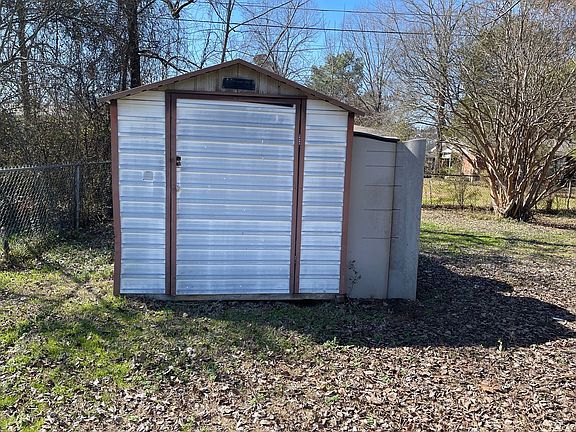 3rd image of 1101 Lehman Dr