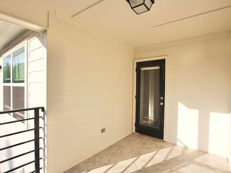307 N Henry St #15 — Photo 13