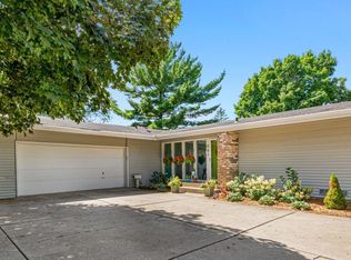 33 Somerset Rd, Mendota Heights, MN 55118