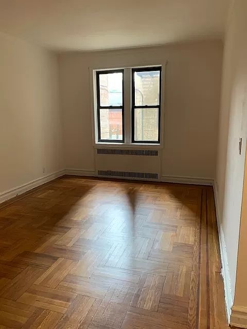 2nd image of 2515 Glenwood Rd APT 1J