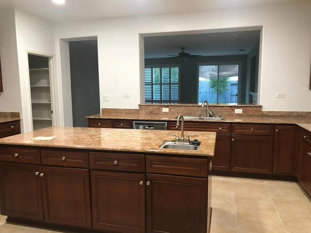 4 bed, 2734 sqft, $3,400 — Photo 3