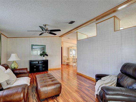 4th image of 624 Periwinkle Cir