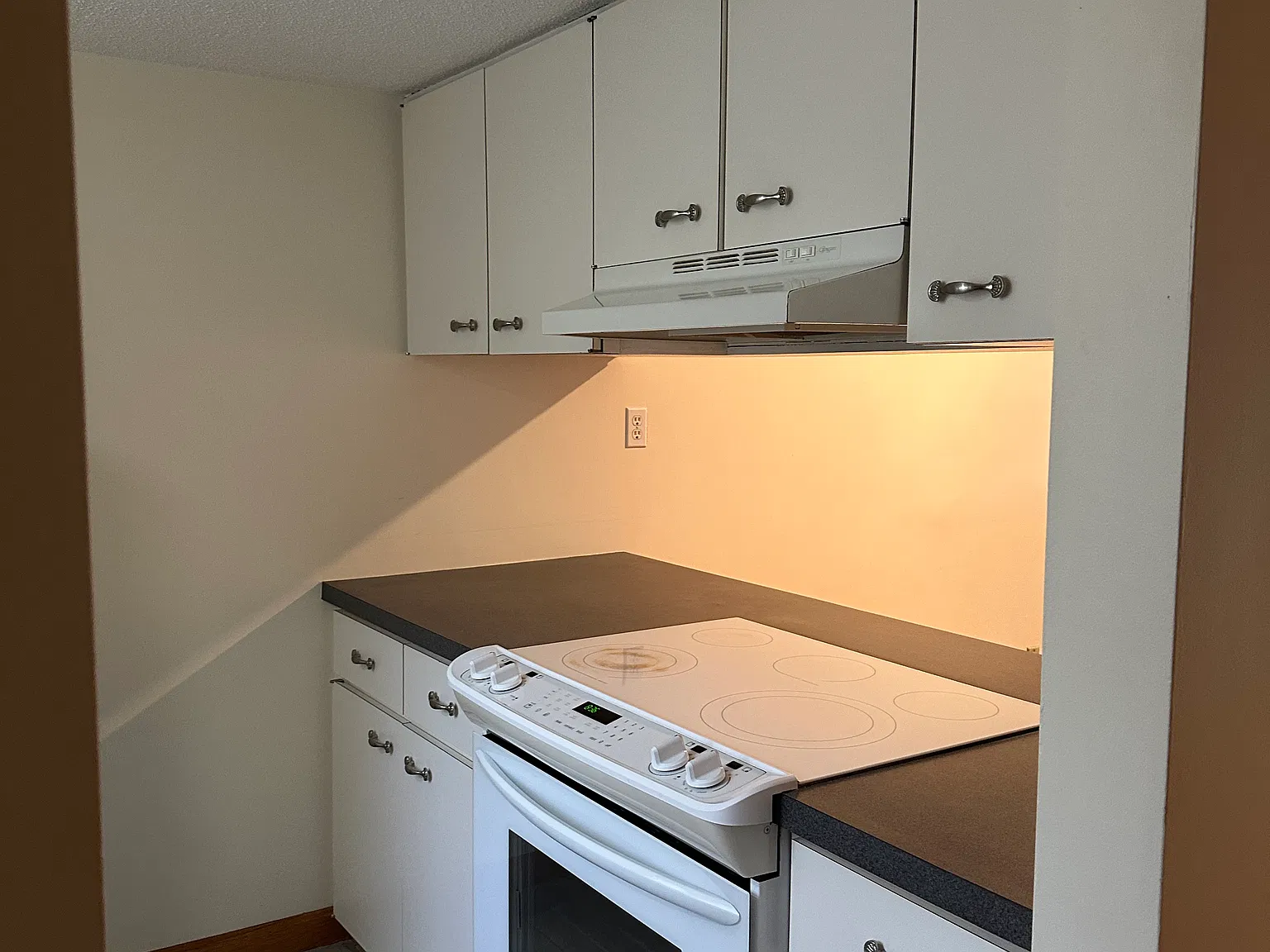 2 bed, 1.5 bath, 1074 sqft, $2,200 — Photo 3