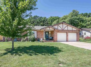 913 N Brook Forest Rd, Derby, KS 67037