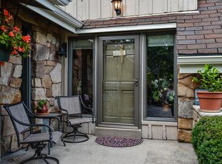 W290S2855 Carmarthen Dr, Waukesha, WI 53188