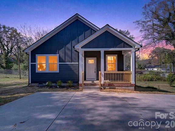 2nd image of 811 Craig Pl