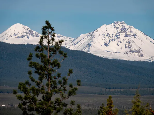 1945 NW Sun Ray Ct, Bend, OR 97703