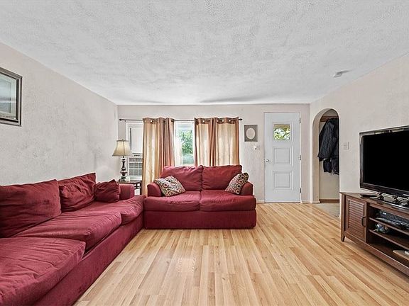 2nd image of 117 Schall Ln W