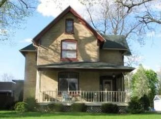 212 Pleasant St, Oconomowoc, WI 53066