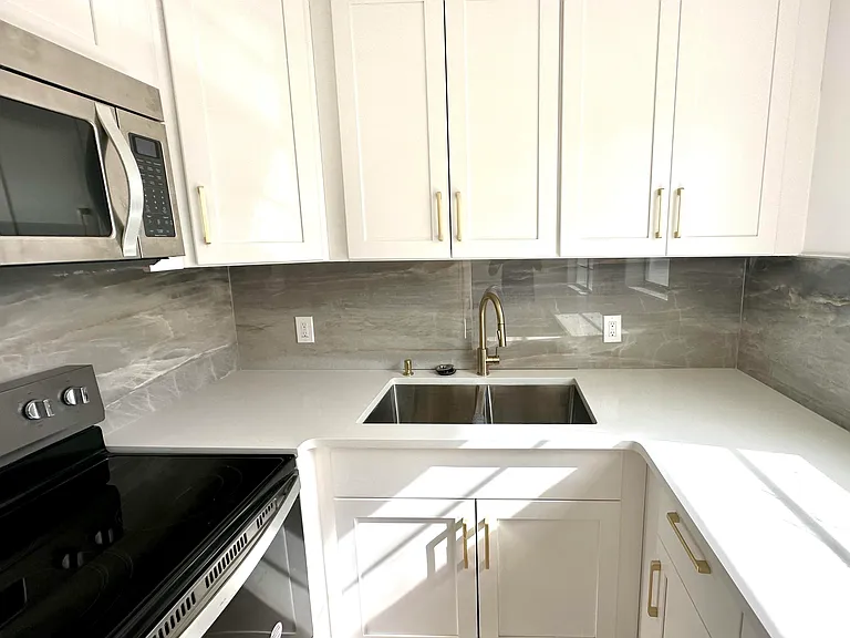 121 Sheffield St E #F — Photo 2