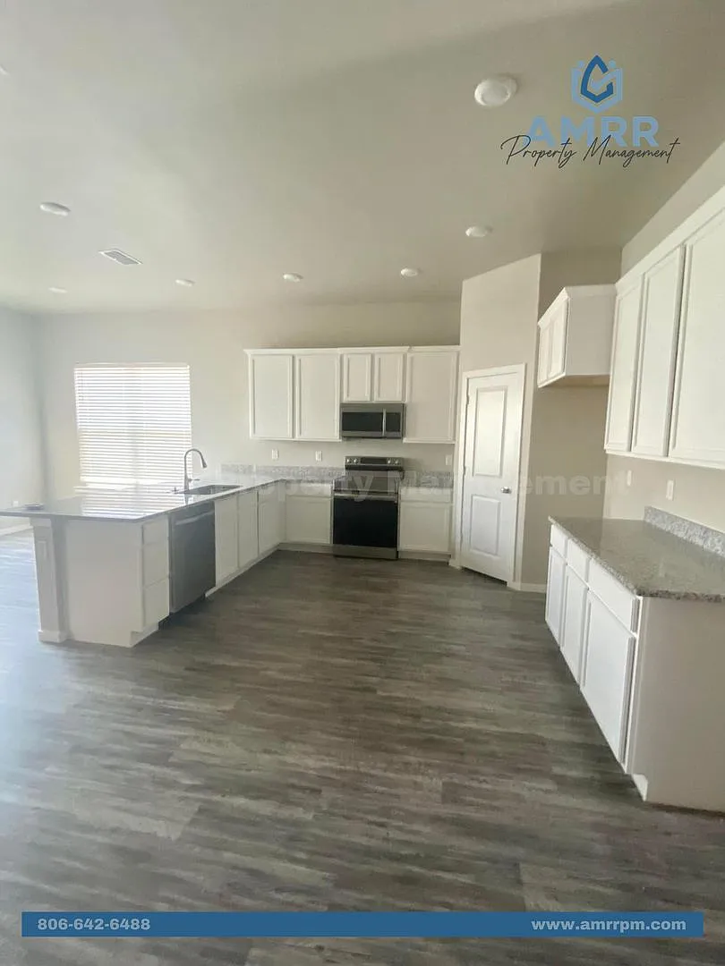 New Beginnings Start At Amrr: Rare 4 Bedroom In Frenship Isd — Photo 4