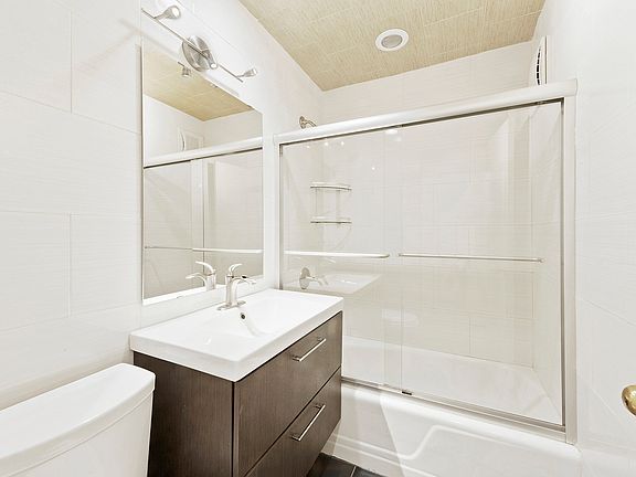 5th image of 200 E 28th St APT 6A