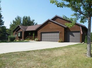 680 Plum Ave, Windom, MN 56101