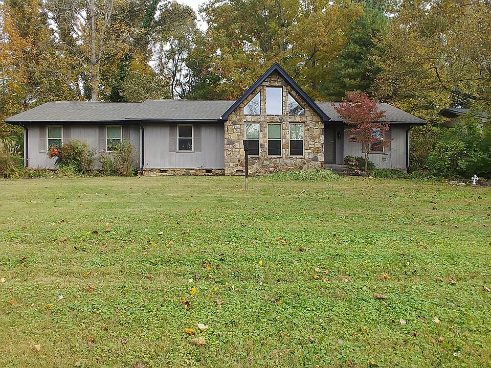 1st image of 3915 Glen Oaks Dr