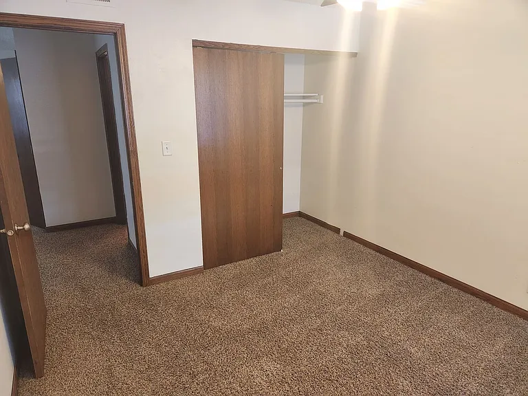 Pleasant Court Apartments — Photo 43