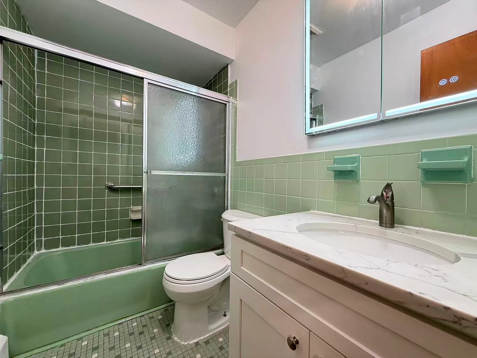 4 bed, 1.5 bath, 1200 sqft, $3,400 — Photo 4
