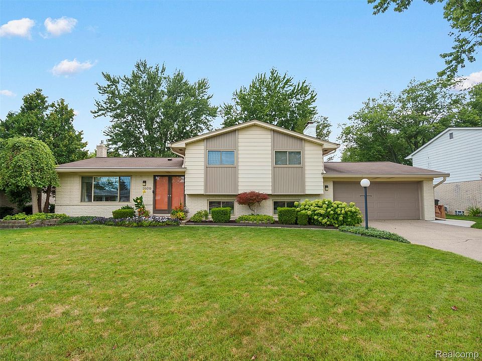 1st image of 39519 Twenlow Dr