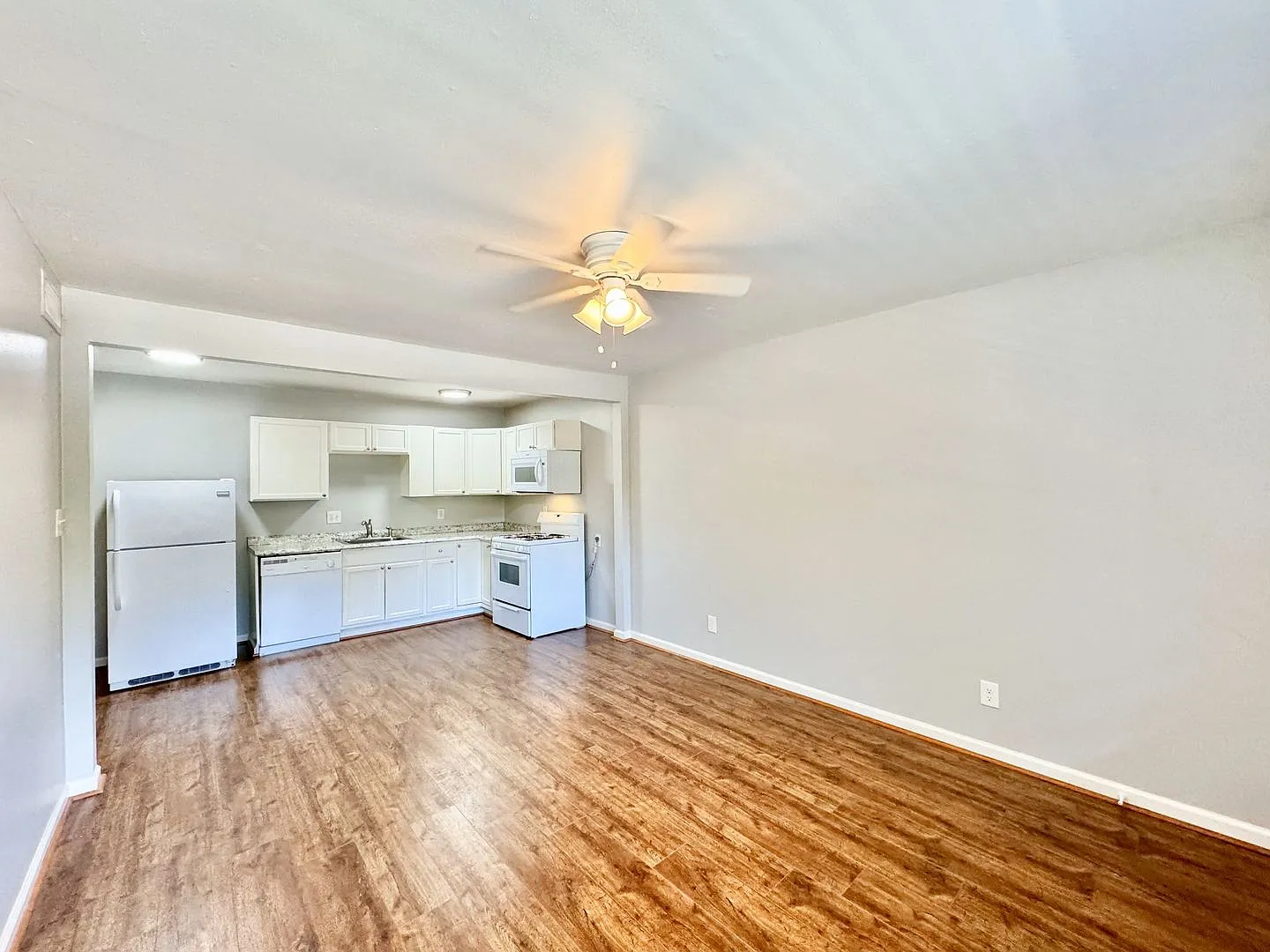 5722 Gaston Ave — Photo 4