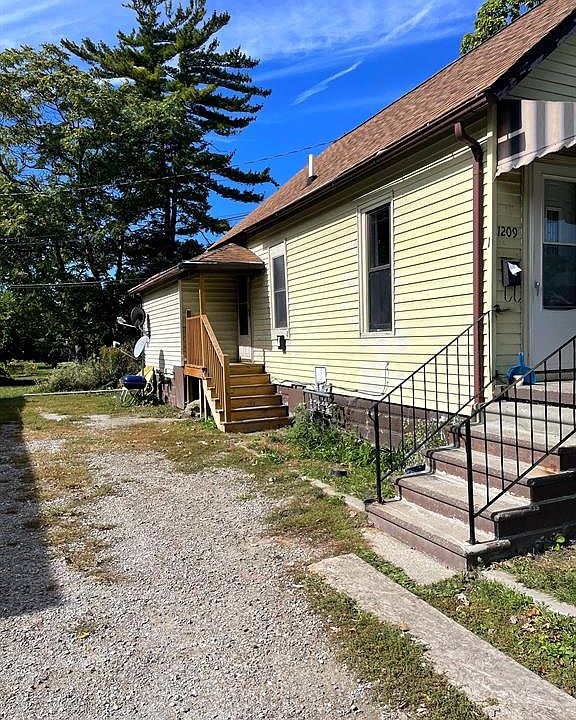 1209 9th St, Port Huron, MI 48060 MLS 20221047824 Zillow