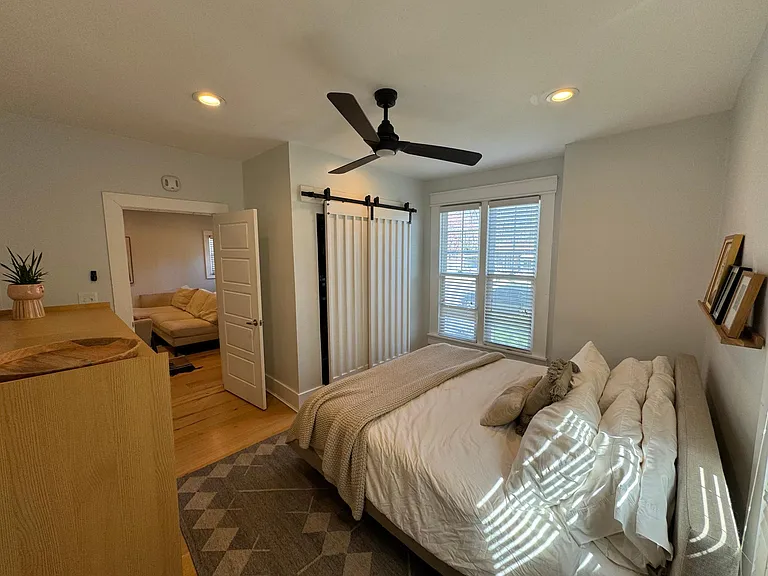 2215 Lindell Ave — Photo 6