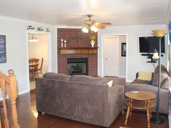 3rd image of 498 Laxton Ln