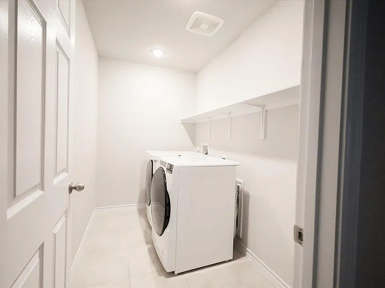 7403 Albany Dr — Photo 24