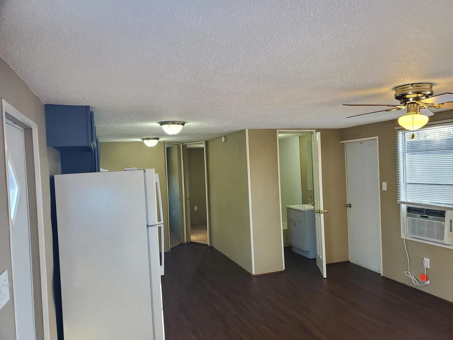 3 bed, 800 sqft, $1,150 — Photo 3
