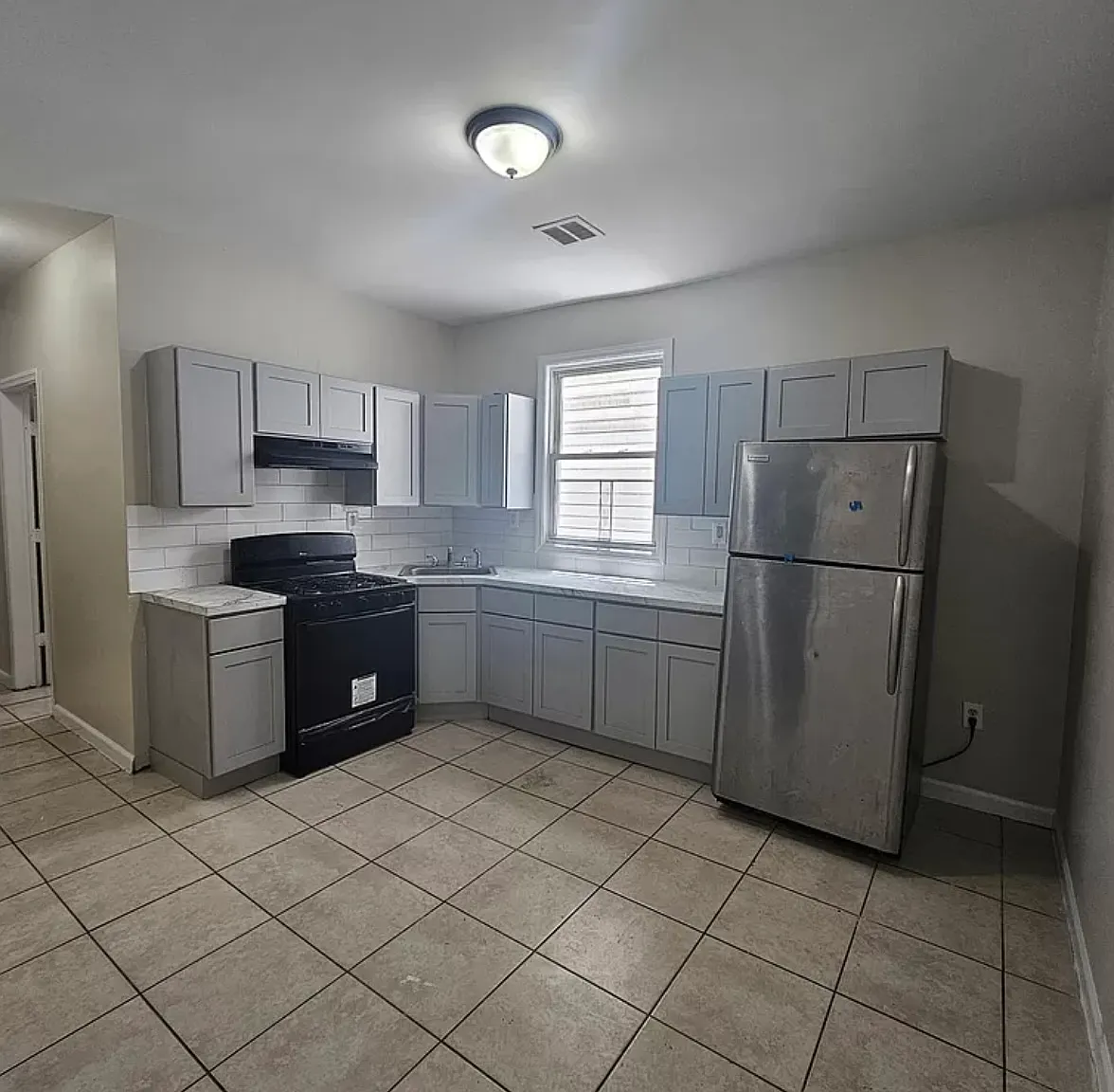 4 bed, 1200 sqft, $2,600 — Photo 1