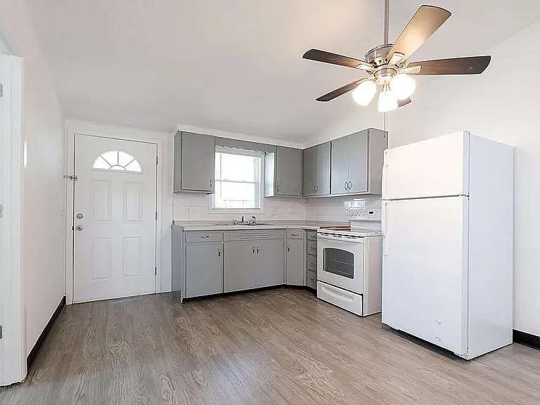 2129 1/2 S Scott Ave #A — Photo 4